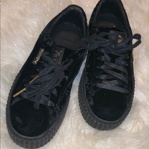 Fenty Pumas Velvet (Black)